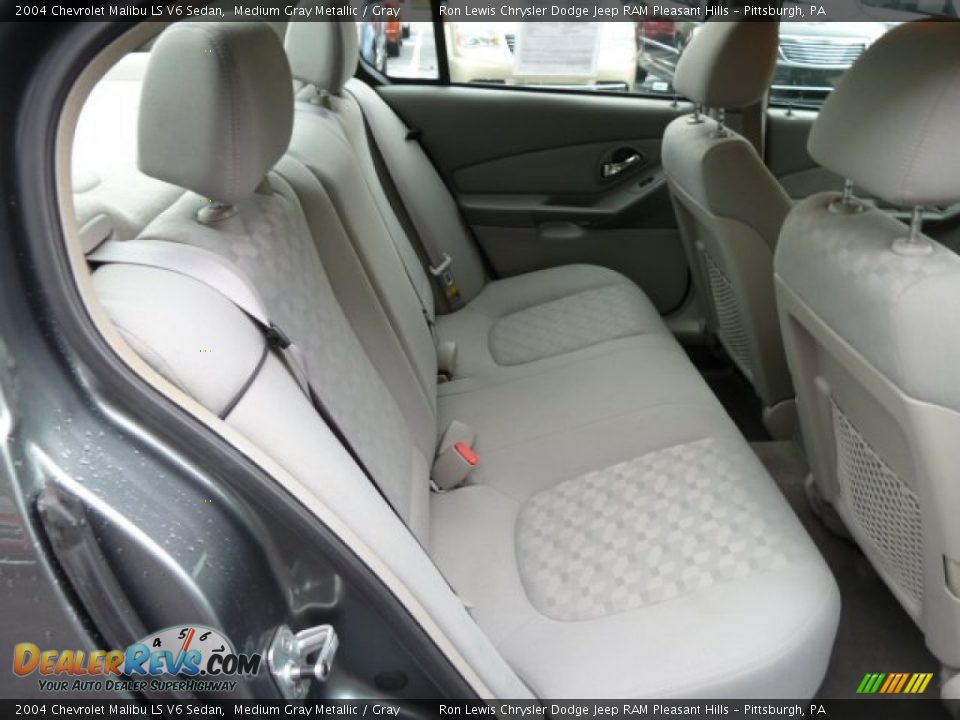 2004 Chevrolet Malibu LS V6 Sedan Medium Gray Metallic / Gray Photo #16