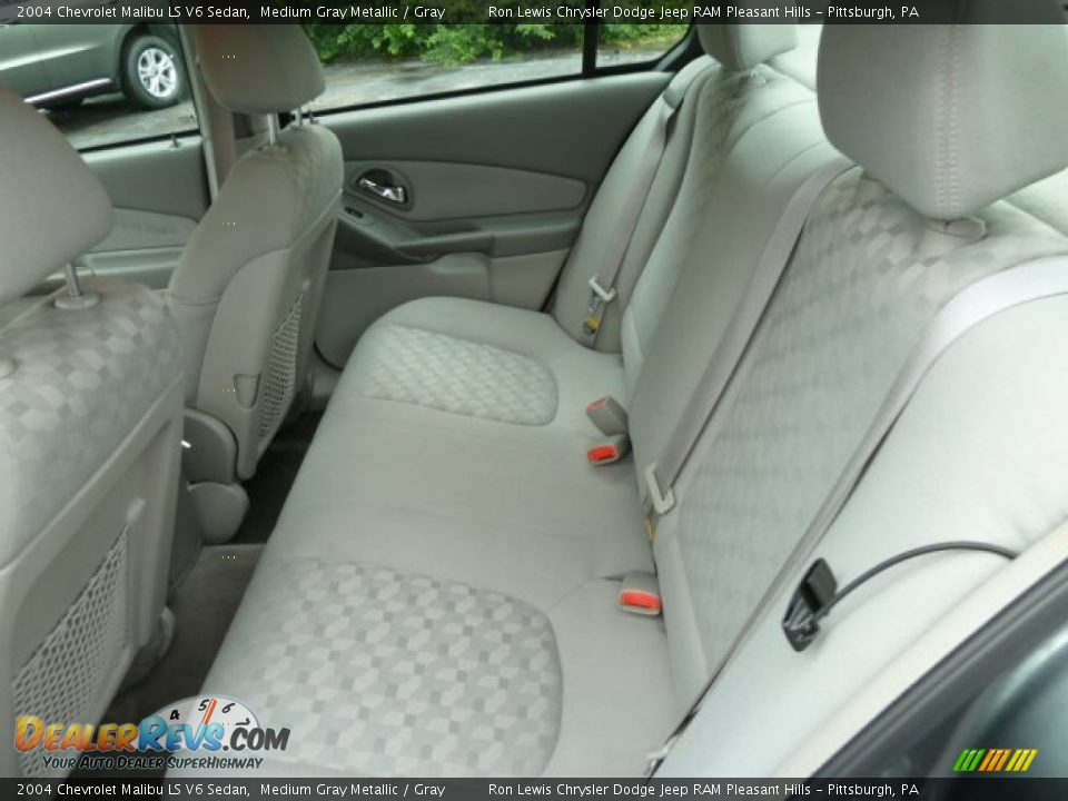 2004 Chevrolet Malibu LS V6 Sedan Medium Gray Metallic / Gray Photo #19