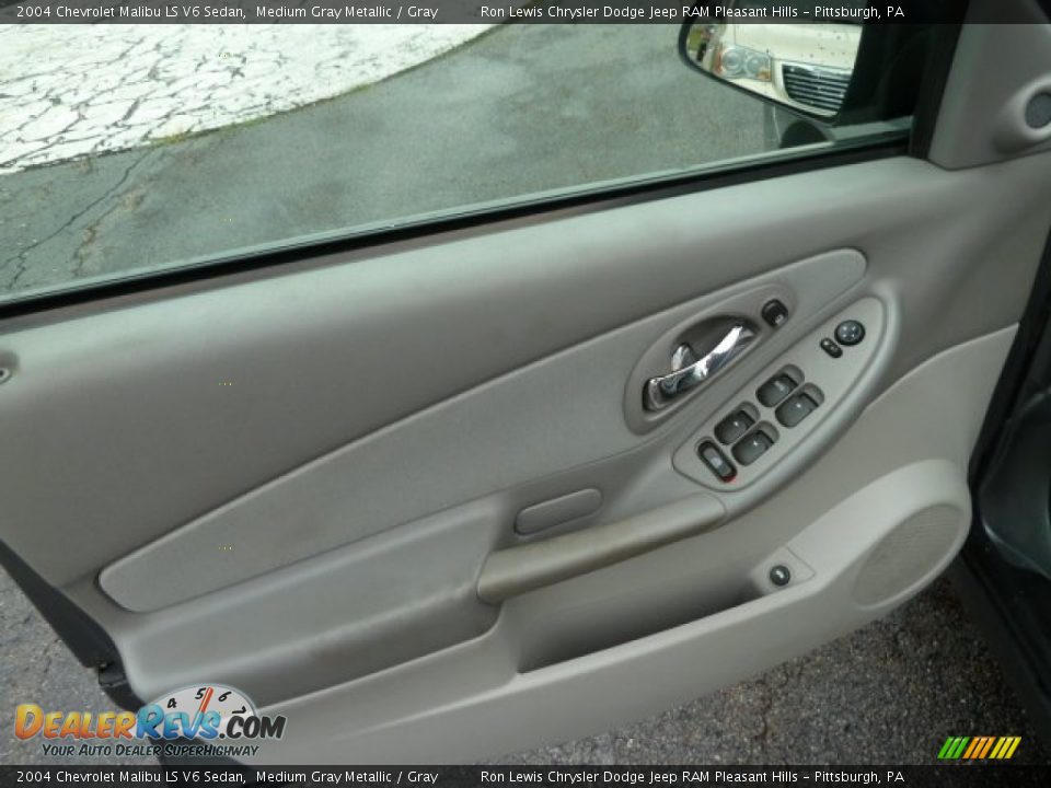 2004 Chevrolet Malibu LS V6 Sedan Medium Gray Metallic / Gray Photo #21