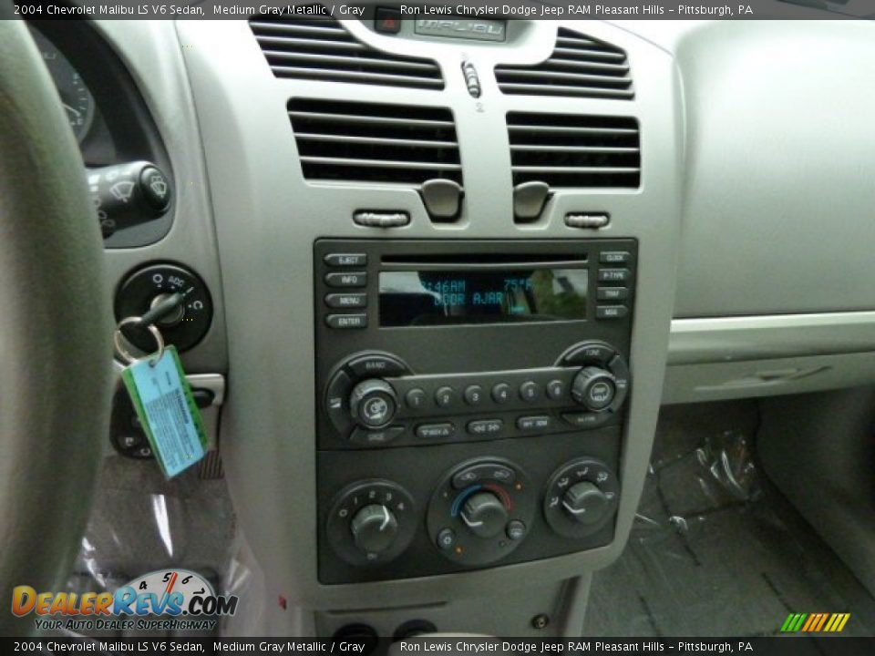 2004 Chevrolet Malibu LS V6 Sedan Medium Gray Metallic / Gray Photo #23