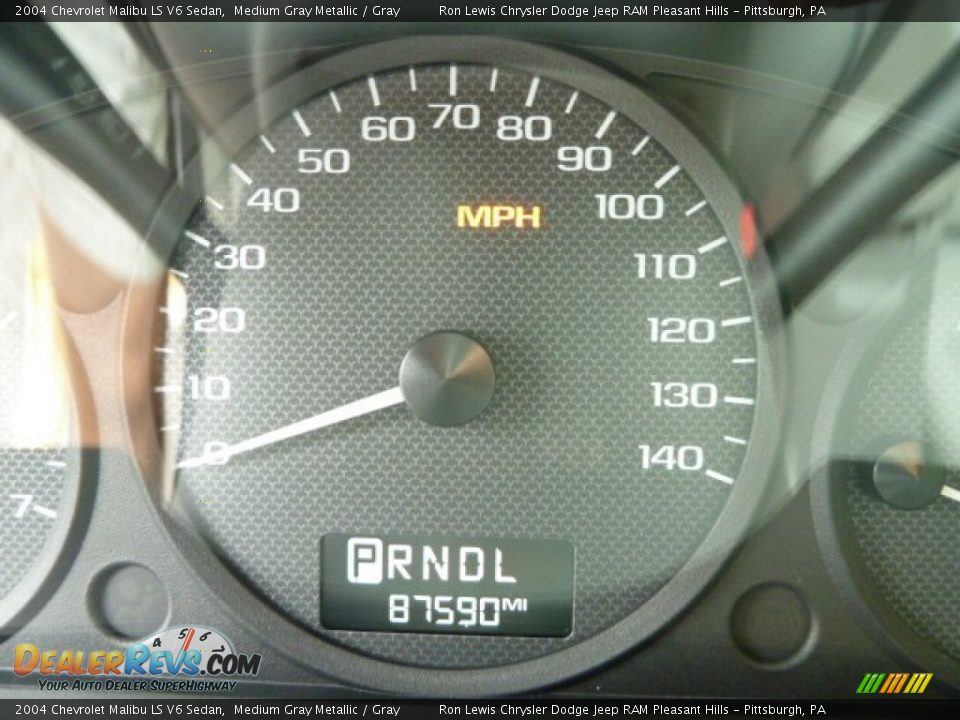 2004 Chevrolet Malibu LS V6 Sedan Medium Gray Metallic / Gray Photo #24