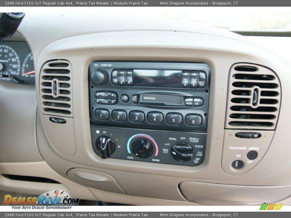 Controls of 1998 Ford F150 XLT Regular Cab 4x4 Photo #15