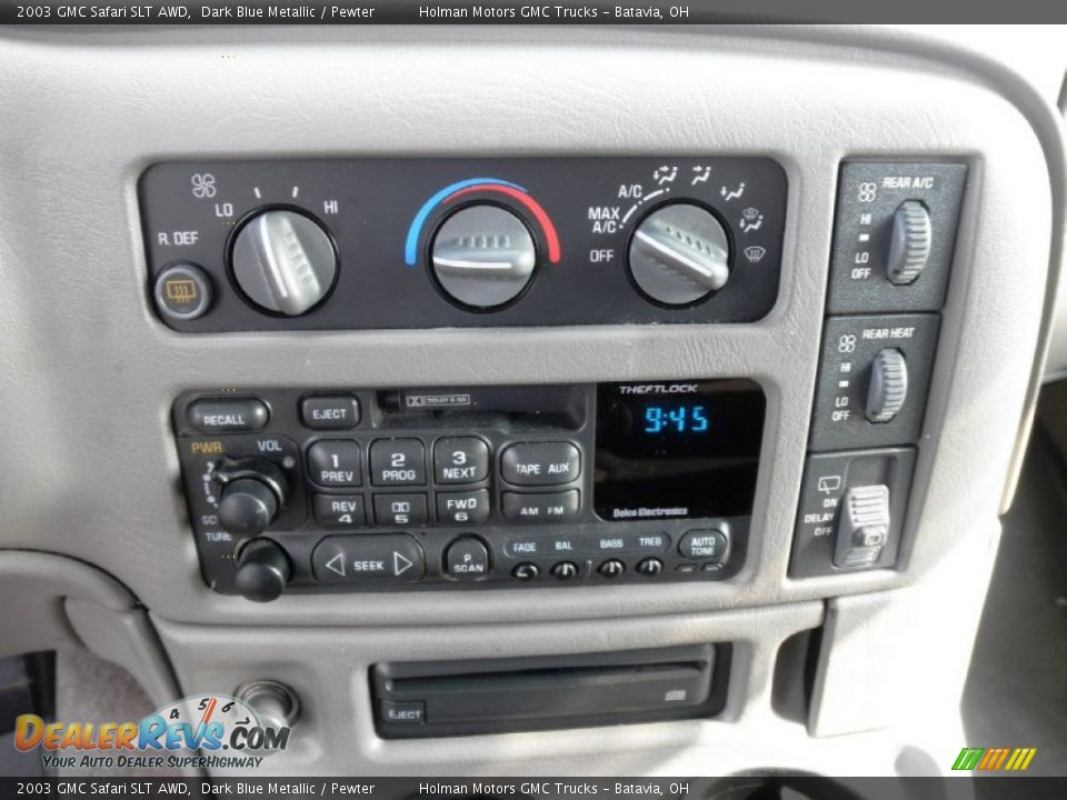 Controls of 2003 GMC Safari SLT AWD Photo #7