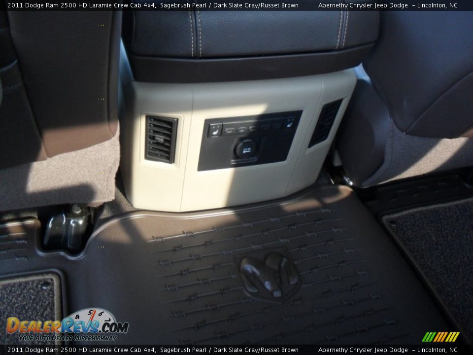 2011 Dodge Ram 2500 HD Laramie Crew Cab 4x4 Sagebrush Pearl / Dark Slate Gray/Russet Brown Photo #17
