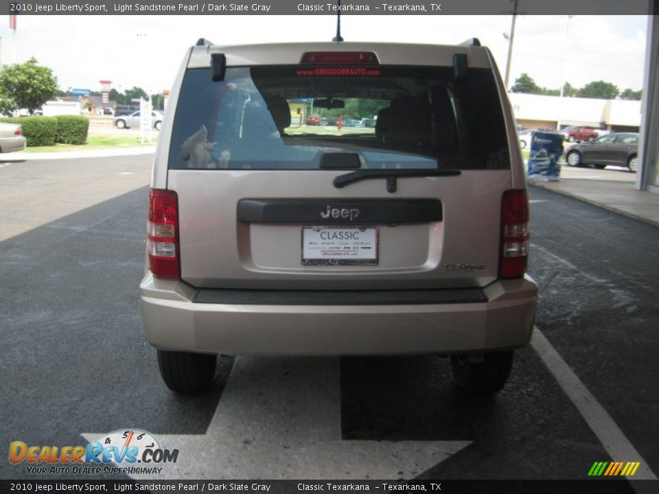2010 Jeep Liberty Sport Light Sandstone Pearl / Dark Slate Gray Photo #4