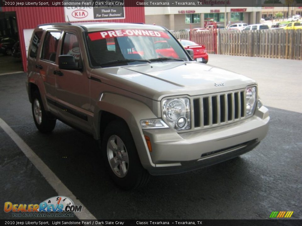 2010 Jeep Liberty Sport Light Sandstone Pearl / Dark Slate Gray Photo #7