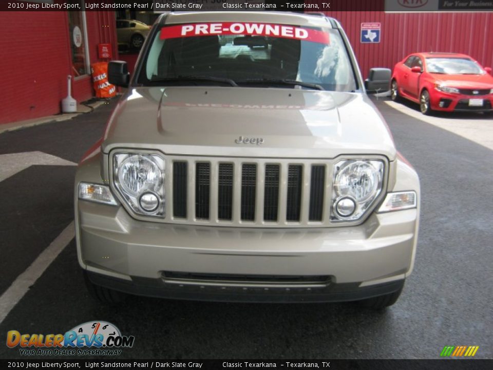 2010 Jeep Liberty Sport Light Sandstone Pearl / Dark Slate Gray Photo #8