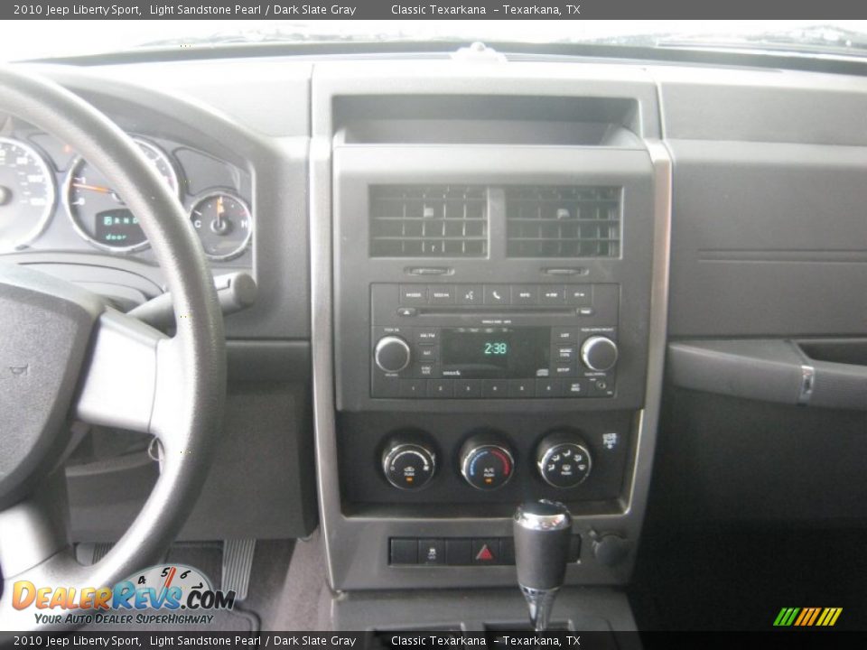 2010 Jeep Liberty Sport Light Sandstone Pearl / Dark Slate Gray Photo #9