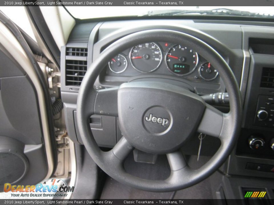 2010 Jeep Liberty Sport Light Sandstone Pearl / Dark Slate Gray Photo #10