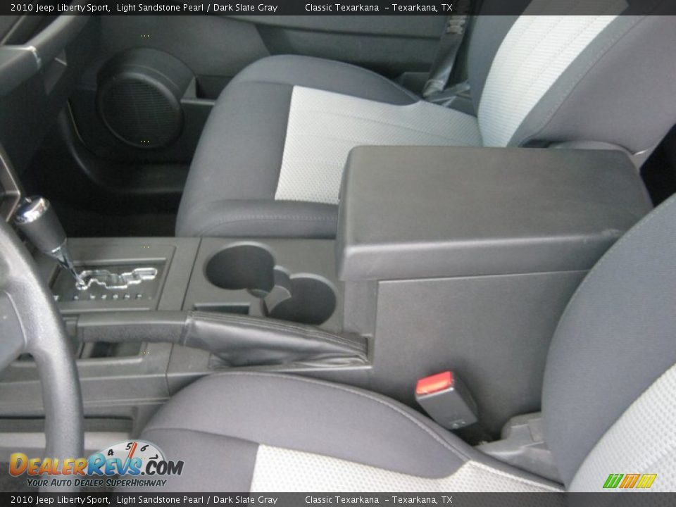 2010 Jeep Liberty Sport Light Sandstone Pearl / Dark Slate Gray Photo #12