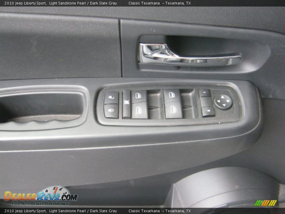 2010 Jeep Liberty Sport Light Sandstone Pearl / Dark Slate Gray Photo #16