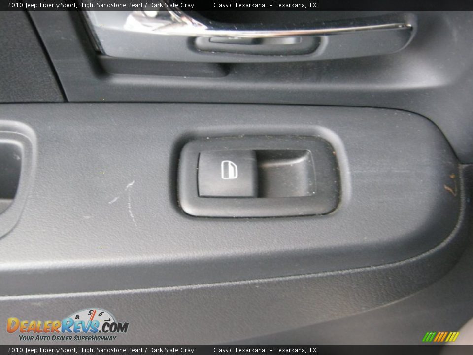 2010 Jeep Liberty Sport Light Sandstone Pearl / Dark Slate Gray Photo #18