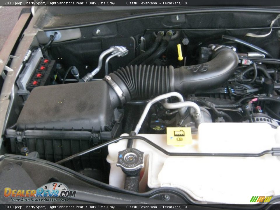 2010 Jeep Liberty Sport Light Sandstone Pearl / Dark Slate Gray Photo #22