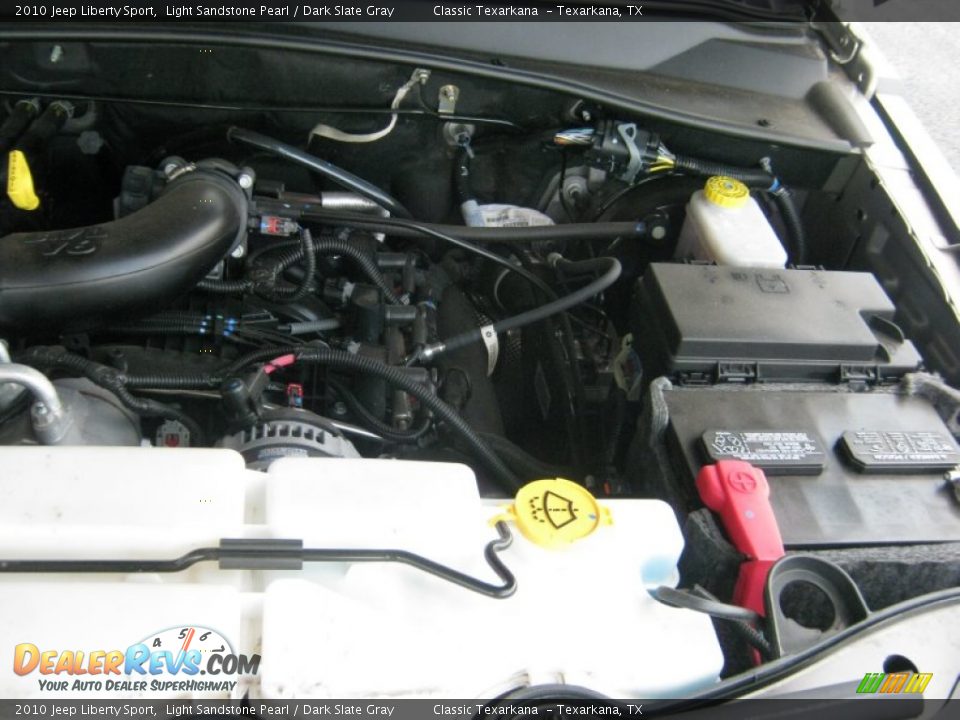 2010 Jeep Liberty Sport Light Sandstone Pearl / Dark Slate Gray Photo #23