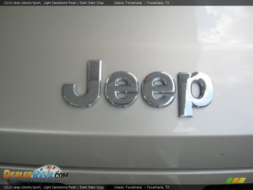 2010 Jeep Liberty Sport Light Sandstone Pearl / Dark Slate Gray Photo #24