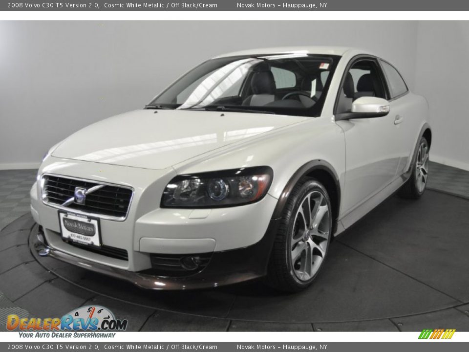 Front 3/4 View of 2008 Volvo C30 T5 Version 2.0 Photo #1