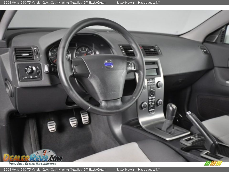 Dashboard of 2008 Volvo C30 T5 Version 2.0 Photo #12