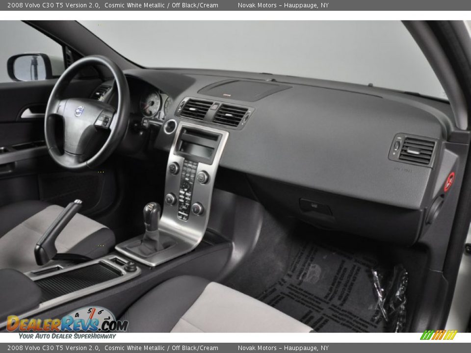 Dashboard of 2008 Volvo C30 T5 Version 2.0 Photo #21
