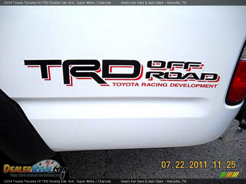 2004 Toyota Tacoma V6 TRD Double Cab 4x4 Super White / Charcoal Photo #14