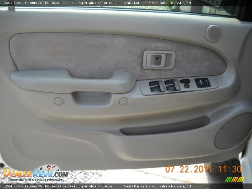 2004 Toyota Tacoma V6 TRD Double Cab 4x4 Super White / Charcoal Photo #16
