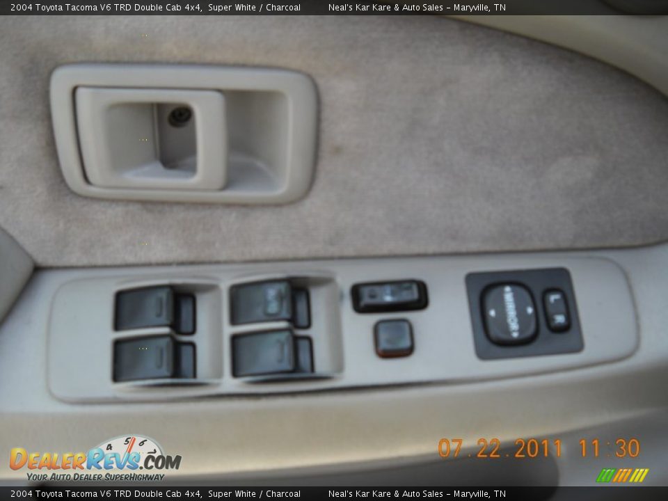 2004 Toyota Tacoma V6 TRD Double Cab 4x4 Super White / Charcoal Photo #17