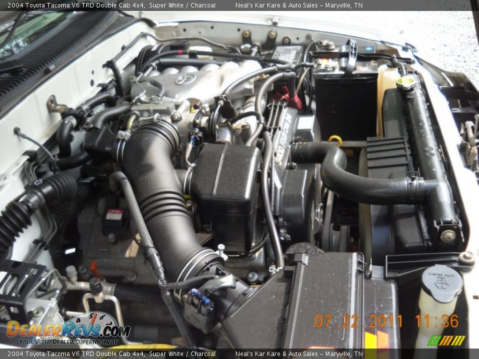 2004 Toyota Tacoma V6 TRD Double Cab 4x4 Super White / Charcoal Photo #33