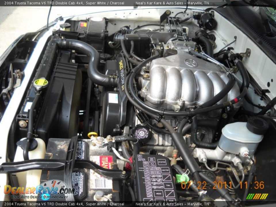2004 Toyota Tacoma V6 TRD Double Cab 4x4 Super White / Charcoal Photo #35