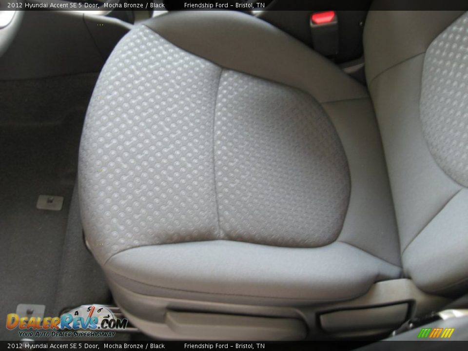 2012 Hyundai Accent SE 5 Door Mocha Bronze / Black Photo #14
