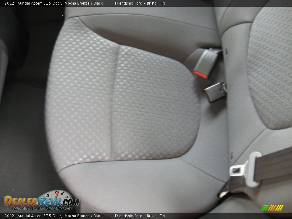 2012 Hyundai Accent SE 5 Door Mocha Bronze / Black Photo #17
