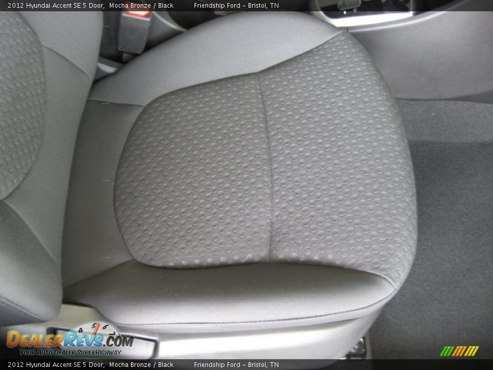 2012 Hyundai Accent SE 5 Door Mocha Bronze / Black Photo #20
