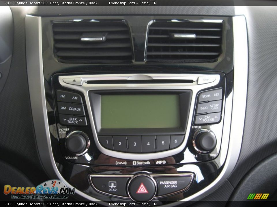 Controls of 2012 Hyundai Accent SE 5 Door Photo #24