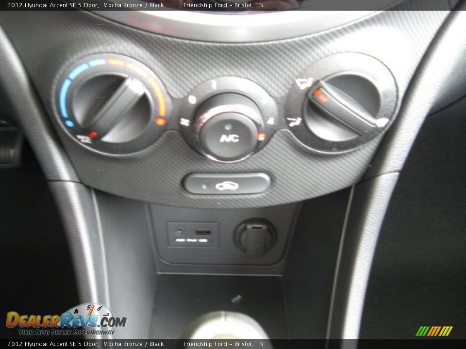 2012 Hyundai Accent SE 5 Door Mocha Bronze / Black Photo #25
