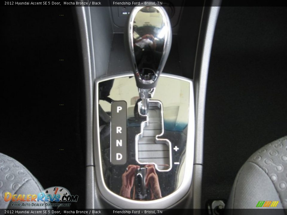 2012 Hyundai Accent SE 5 Door Shifter Photo #26
