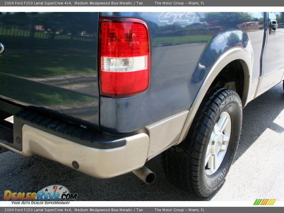 2004 Ford F150 Lariat SuperCrew 4x4 Medium Wedgewood Blue Metallic / Tan Photo #22