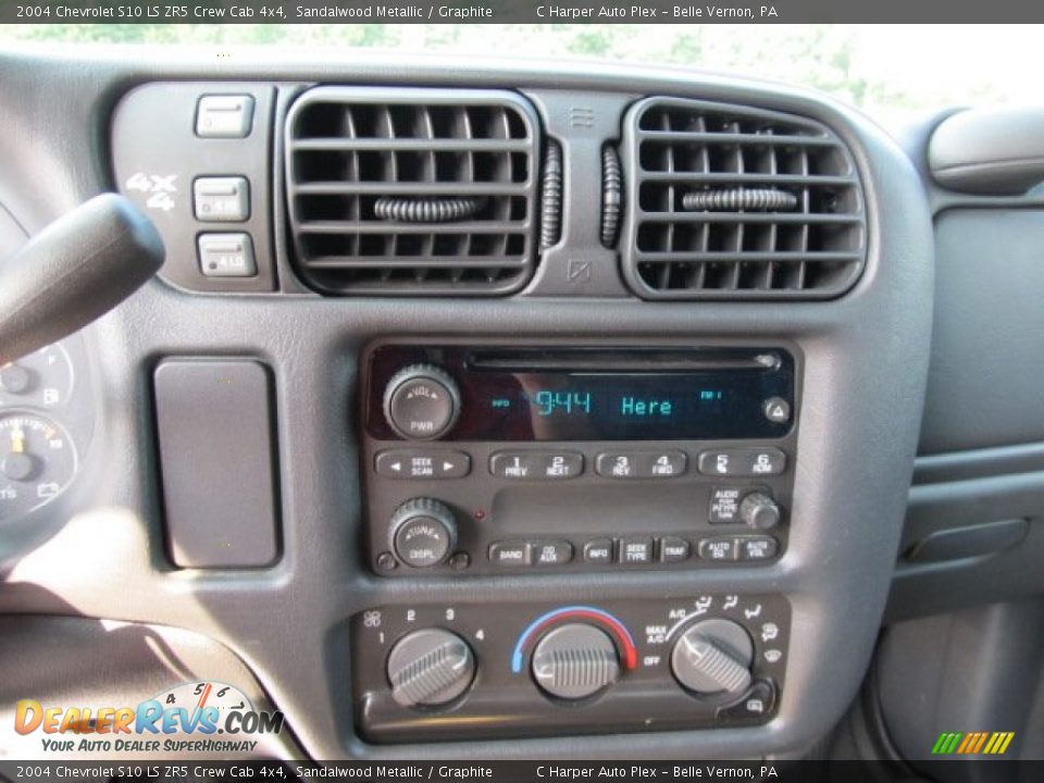 Controls of 2004 Chevrolet S10 LS ZR5 Crew Cab 4x4 Photo #15