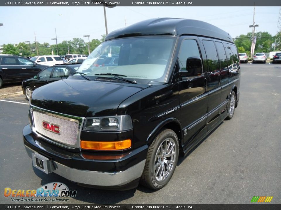 Front 3/4 View of 2011 GMC Savana Van LT Conversion Photo #3