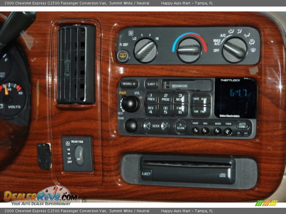 Controls of 2000 Chevrolet Express G1500 Passenger Conversion Van Photo #17