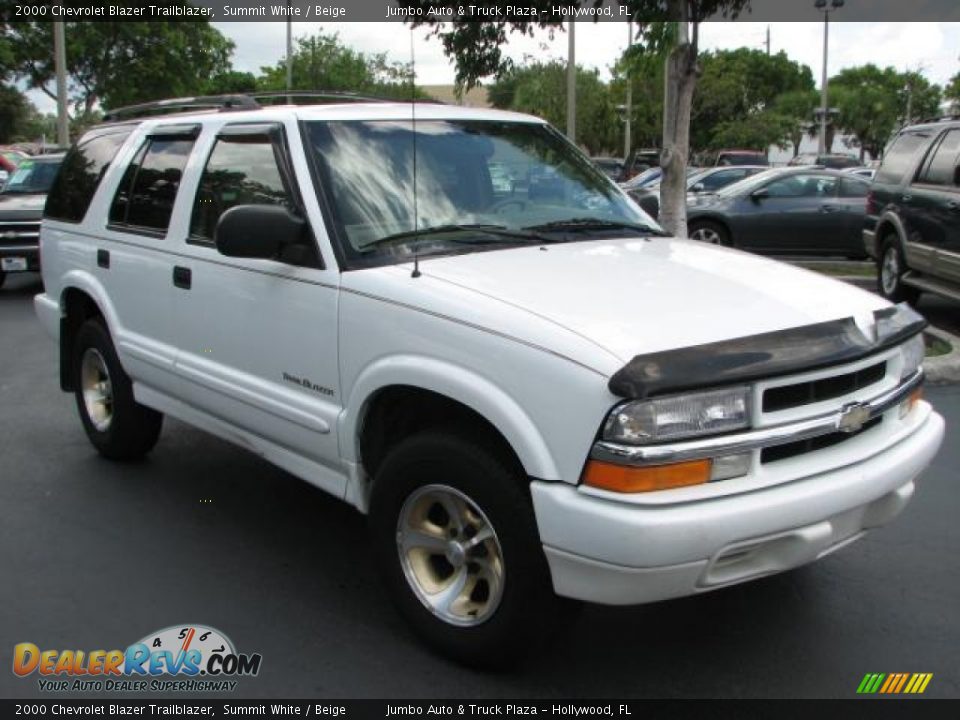 Front 3/4 View of 2000 Chevrolet Blazer Trailblazer Photo #1