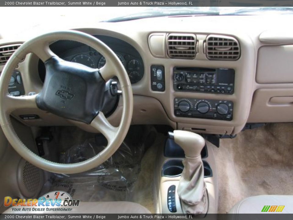 Dashboard of 2000 Chevrolet Blazer Trailblazer Photo #14