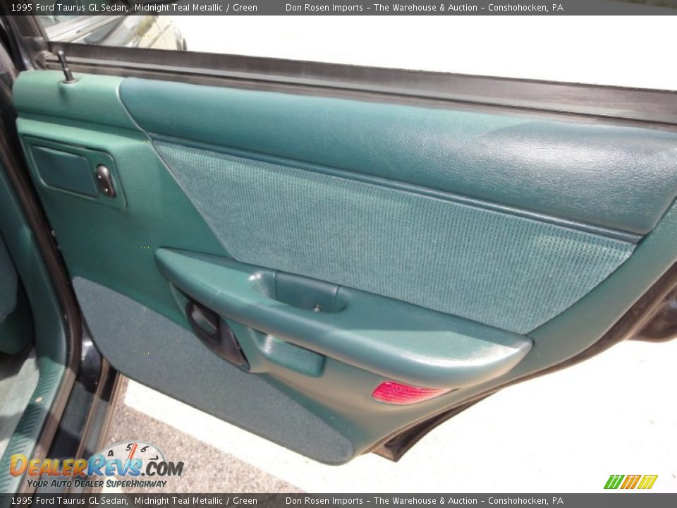 1995 Ford Taurus GL Sedan Midnight Teal Metallic / Green Photo #24