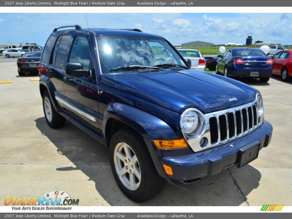 Front 3/4 View of 2007 Jeep Liberty Limited Photo #8
