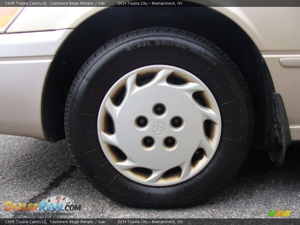 1998 Toyota Camry LE Cashmere Beige Metallic / Oak Photo #12