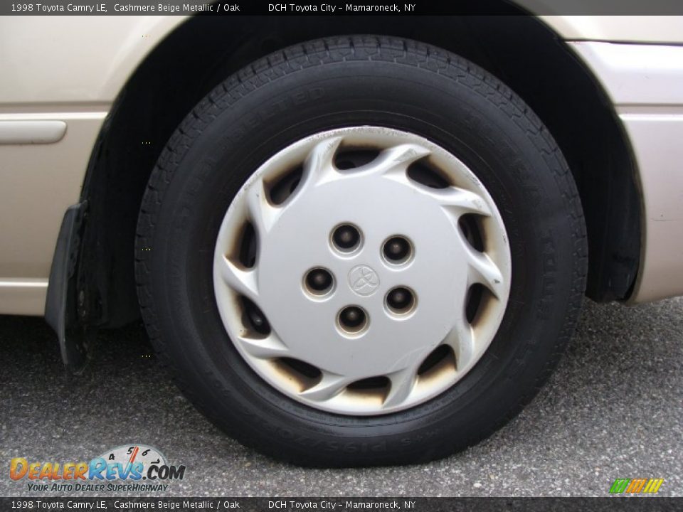1998 Toyota Camry LE Cashmere Beige Metallic / Oak Photo #14