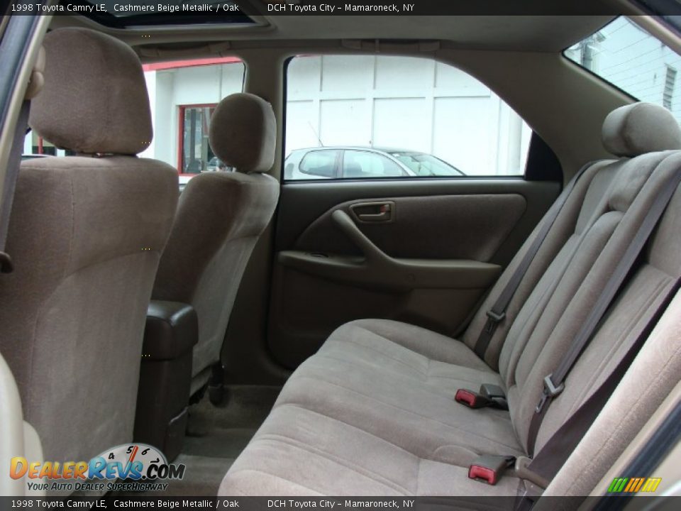1998 Toyota Camry LE Cashmere Beige Metallic / Oak Photo #20