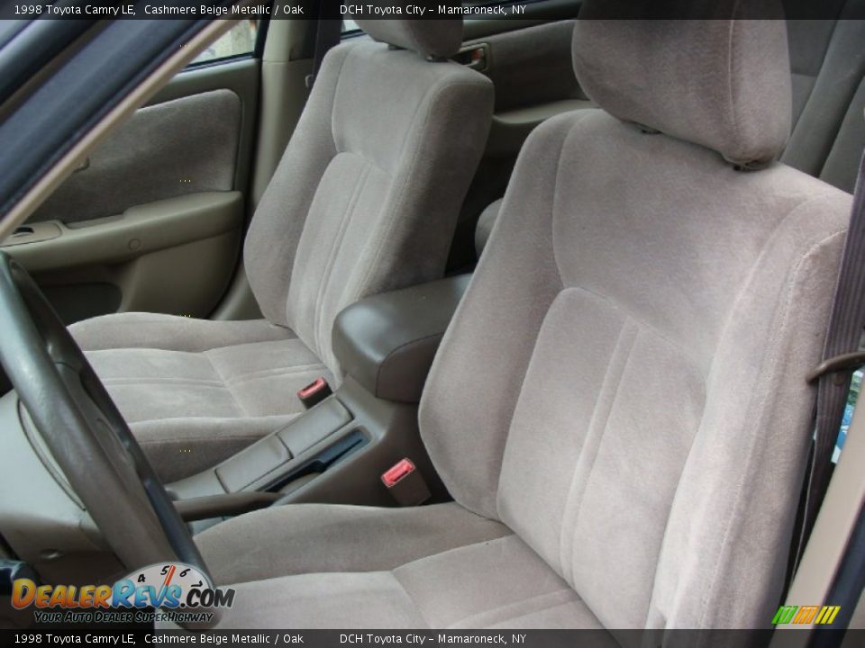 1998 Toyota Camry LE Cashmere Beige Metallic / Oak Photo #23
