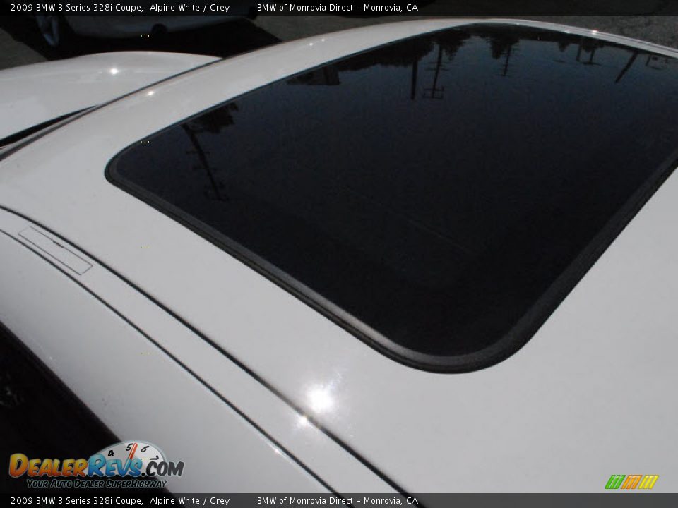 Sunroof of 2009 BMW 3 Series 328i Coupe Photo #13