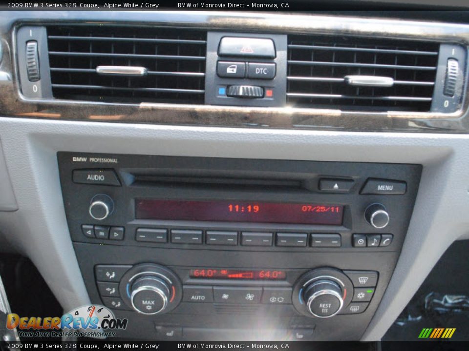 Controls of 2009 BMW 3 Series 328i Coupe Photo #23