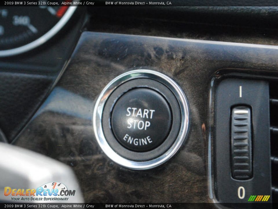 2009 BMW 3 Series 328i Coupe Alpine White / Grey Photo #25