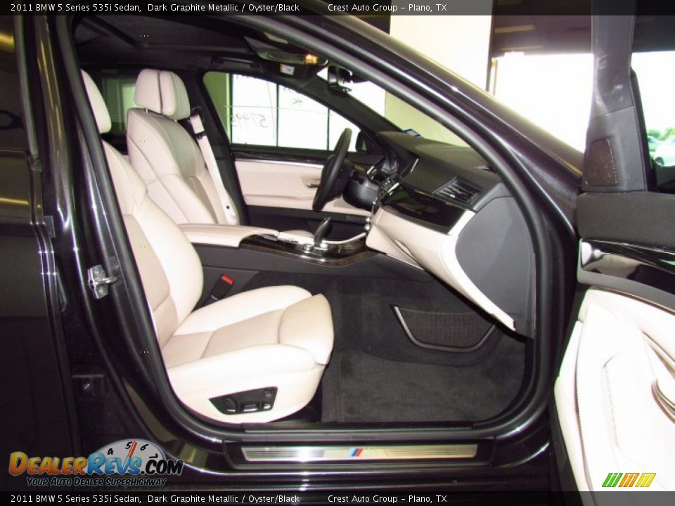2011 BMW 5 Series 535i Sedan Dark Graphite Metallic / Oyster/Black Photo #10