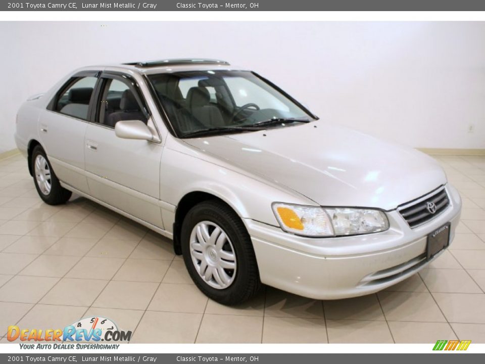 Front 3/4 View of 2001 Toyota Camry CE Photo #1